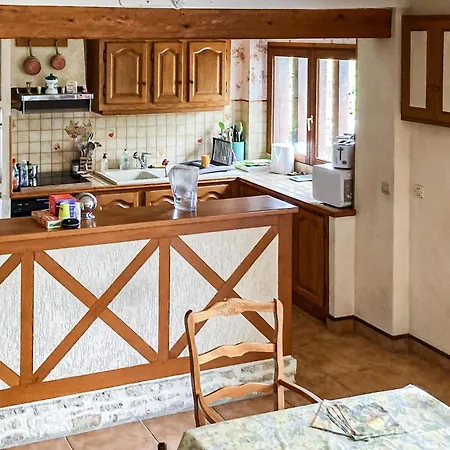 2 Bedroom Amazing In Janville Feriehus